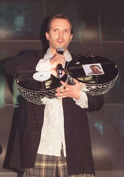 Preparan bioserie de Miguel Bosé, y estos son los actores que lo interpretarán