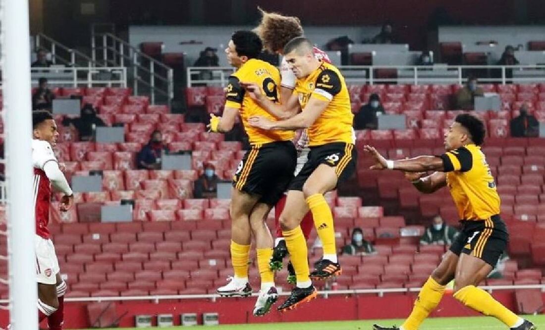 Raúl Jiménez aseguró que no recuerda nada luego del cabezazo con David Luiz. Foto: EFE