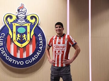 Miguel Tapias, refuerzo de las Chivas, llamó "tronco" a Chicharito Hernández
