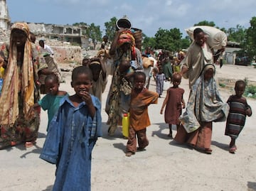 Hombre ugandés pide ayuda para mantener a sus más de 180 hijos