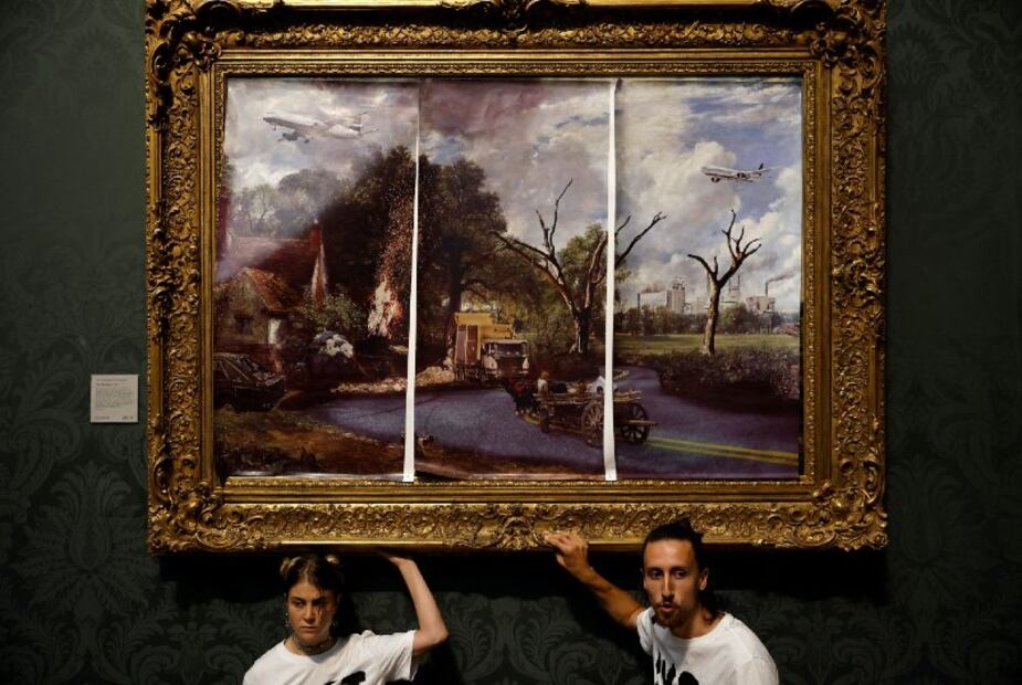 Activistas protestan pegándose a un cuadro de la National Gallery de Londres