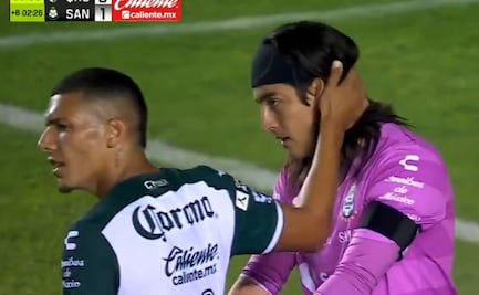 Carlos Acevedo es reventado por la afición de Santos Laguna tras el oso contra Querétaro