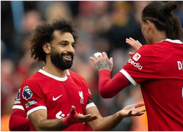 Liverpool se llevó el Derbi de Merseyside, al vencer al Everton y merodea la cima de PL