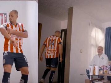 Afición de Chivas explotó contra Chicharito Hernández: 'Lleva más comerciales que goles'