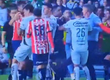 Oscar García pateó a James Rodríguez y fue expulsado del encuentro