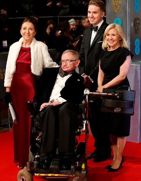 Stephen Hawking: La tormentosa vida privada de un genio 