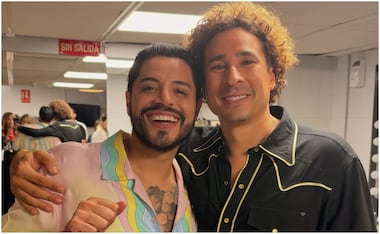 Memo Ochoa de fiesta con Grupo Firme Foto: @yosoy8a