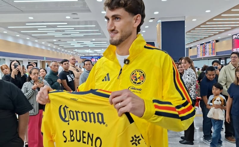 Santiago Bueno revela que Raúl Jiménez y Brian Rodríguez le aconsejaron llegar al América