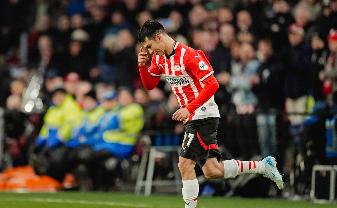 Lozano fue ovacionado por la afición en su último partido. Foto: @PSV.
