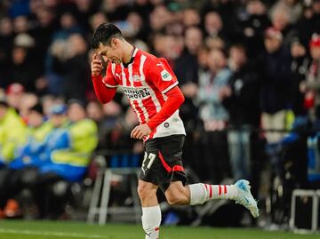 Hirving Chuky Lozano recibe homenaje en su último juego con el PSV; afición lo recibe de pie