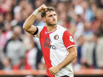 Defensa del Vitesse amenaza a Santiago Giménez: 'Lo voy a detener a patadas'