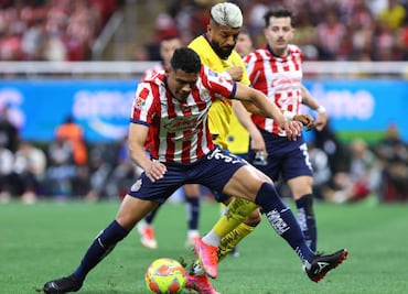 Chivas, con 10 hombres, empata ante América en el segundo episodio de la 'trilogía' del Clásico