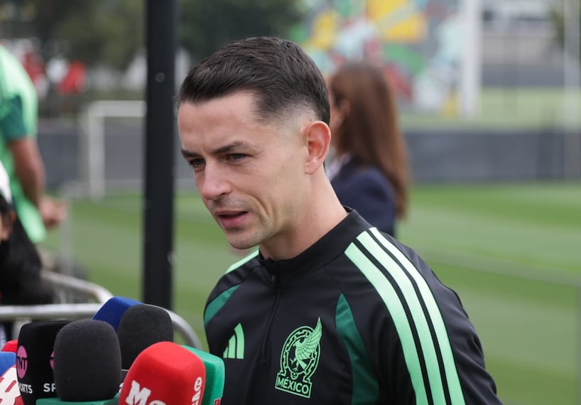 Álvaro Fidalgo en zona mixta con la Selección Mexicana, durante el Mundial de 2026 - Foto: Carlos Mejía | EL UNIVERSAL