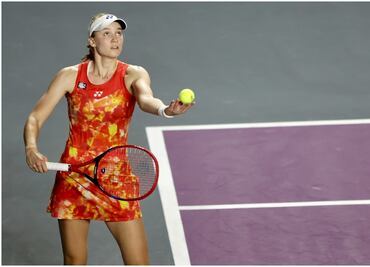 Elena Rybakina vence a Maria Sakkari y suma su primera victoria en las WTA Finals Cancún