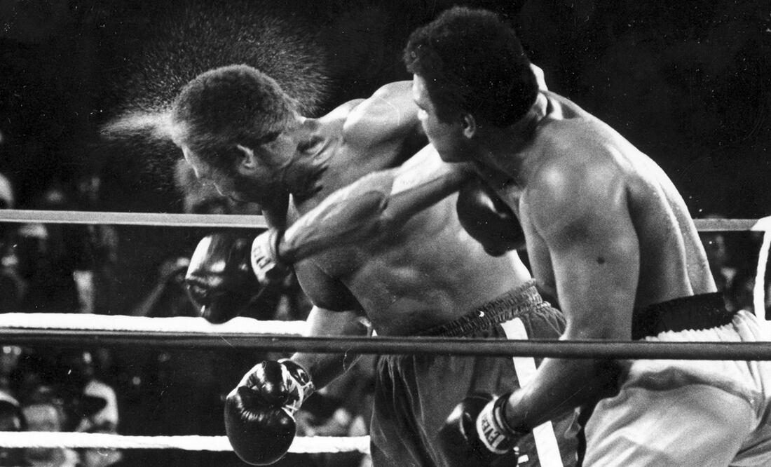 George Foreman y Muhammad Ali en el séptimo round de “La Batalla de la Selva” - Foto: AP