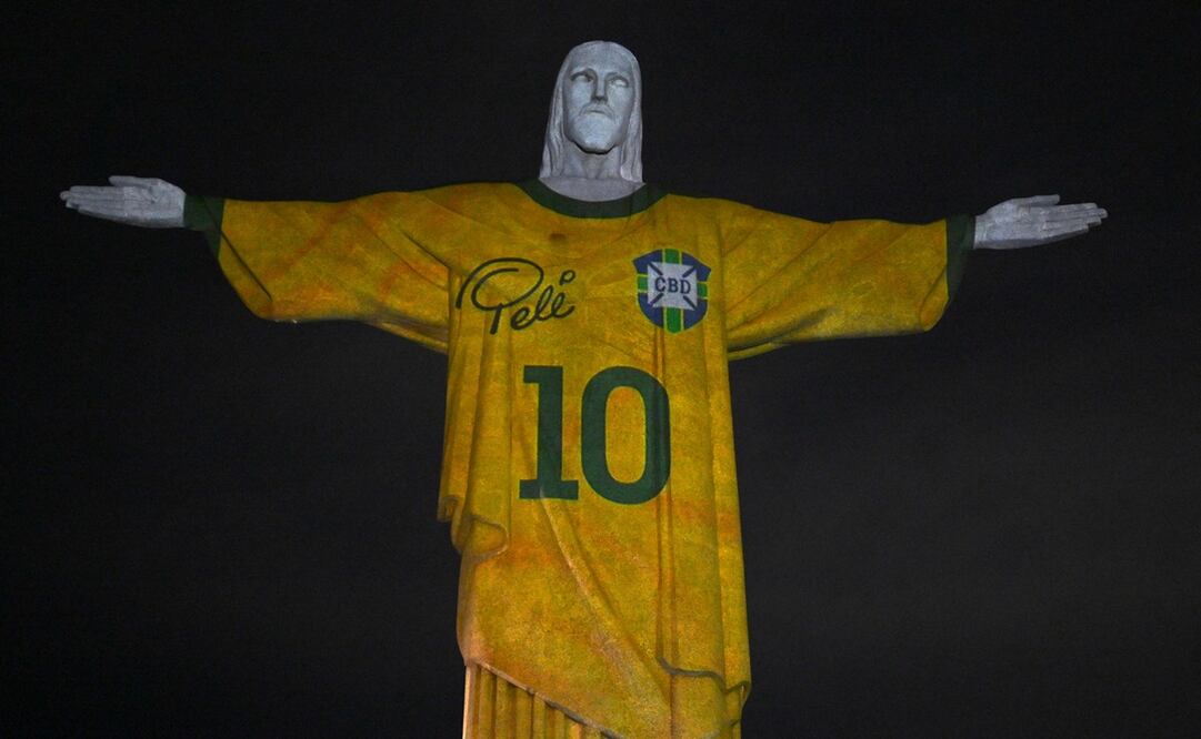 Pelé recibe homenaje en el Cristo Redentor a un año de su muerte FOTO: AFP