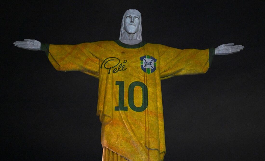 Pelé recibe homenaje en el Cristo Redentor a un año de su muerte FOTO: AFP