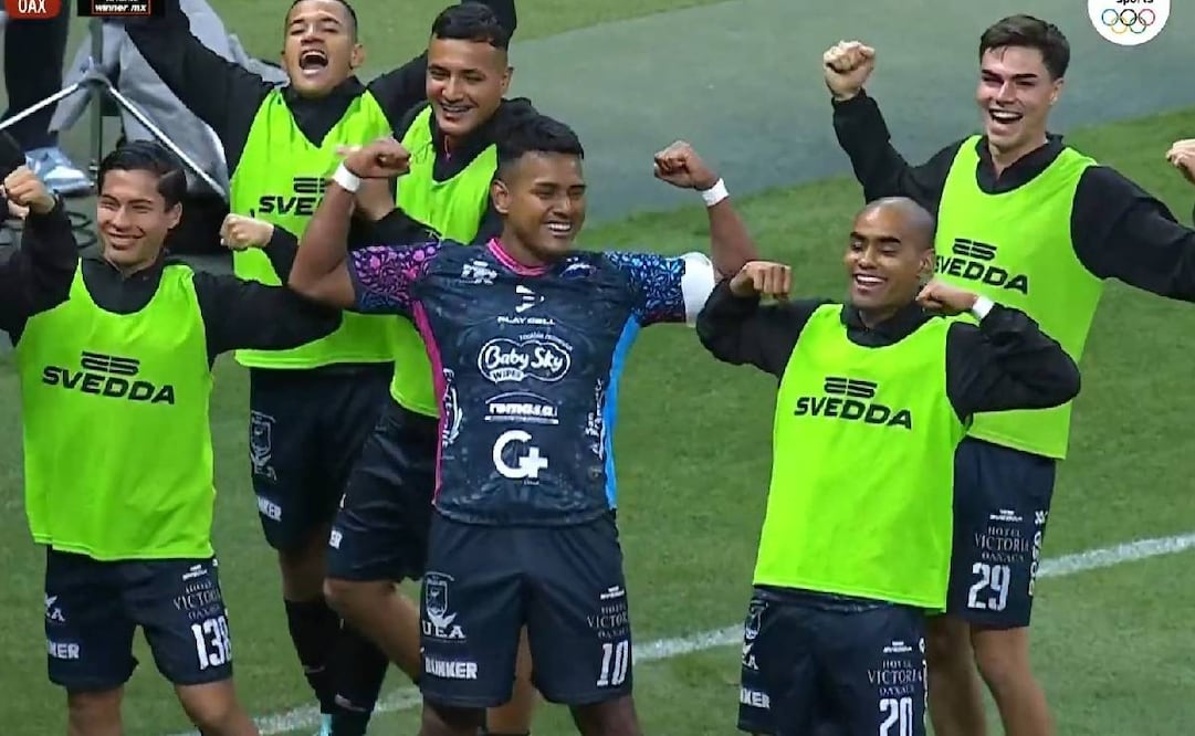 Los jugadores de Alebrijes de Oaxaca imitaron el festejo de Henry Martín contra Chivas. Foto: Especial