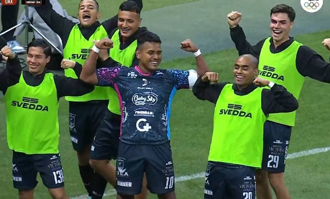 Los jugadores de Alebrijes de Oaxaca imitaron el festejo de Henry Martín contra Chivas. Foto: Especial