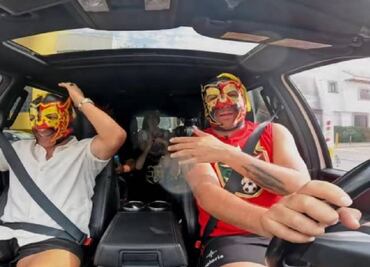 Andrés Guardado se puso la máscara del Escorpión Dorado y hasta lo imitó