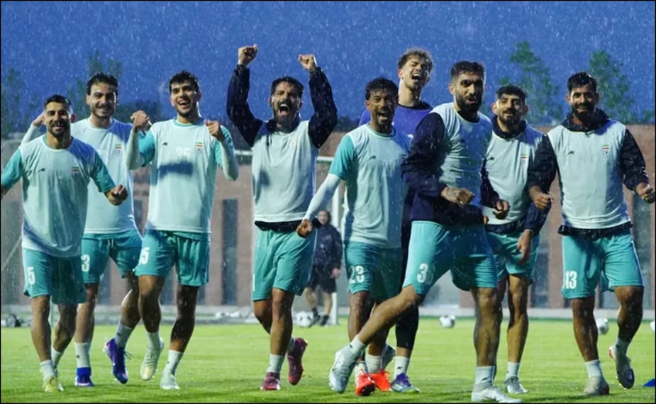 Jugadores de la selección de Irán, durante un entrenamiento en Teherán. FOTO: @teammellifootball