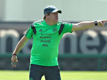 Cuando el “Piojo” Herrera fue expulsado de la Selección Mexicana por Miguel Mejía Barón