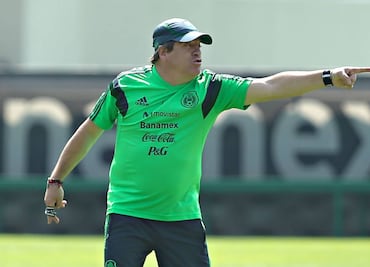 Cuando el “Piojo” Herrera fue expulsado de la Selección Mexicana por Miguel Mejía Barón