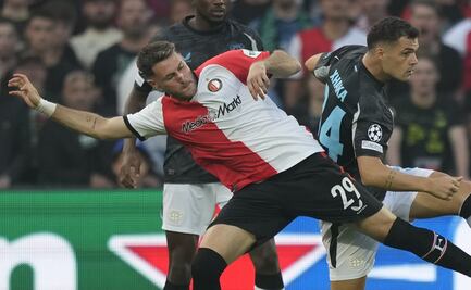 Santiago Giménez acepta que está "dolido" por la derrota del Feyenoord en la Champions League