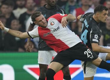 Santiago Giménez acepta que está "dolido" por la derrota del Feyenoord en la Champions League