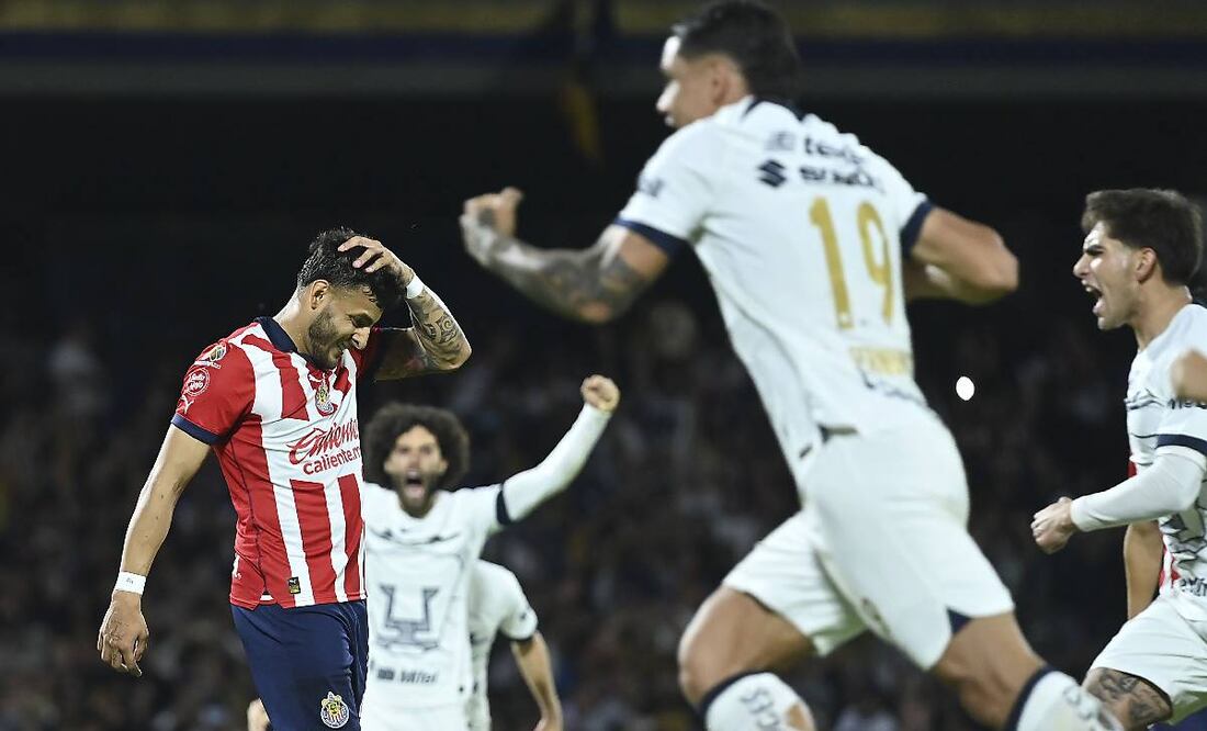 Pumas se impuso en CU ante las Chivas; Alexis Vega erró un penalti. Foto: Imago7
