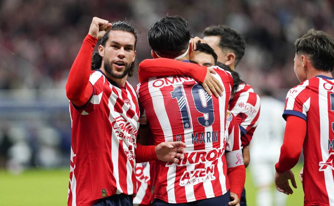 Cade Cowell encabezó la remontada de las Chivas ante Necaxa en la Jornada 13 de la Liga MX. Foto: Imago7