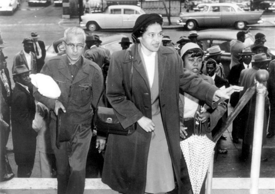 Rosa Parks, la mujer de color que se cansó de ceder ante los blancos 