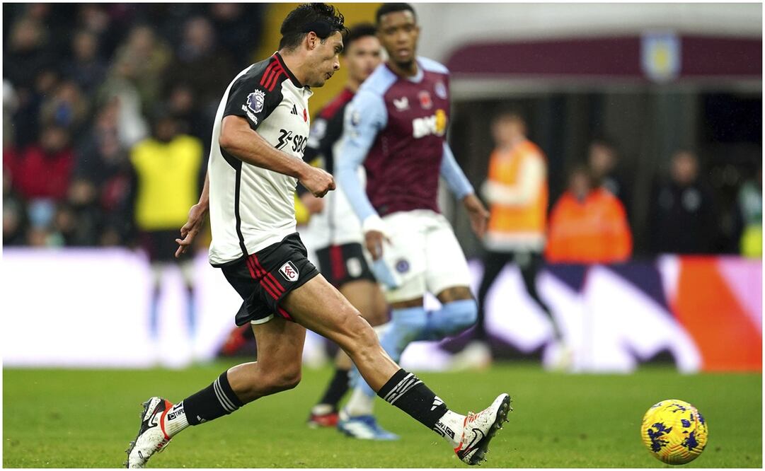 Raúl Jiménez anotando el gol ante el Aston Villa / FOTO: AP