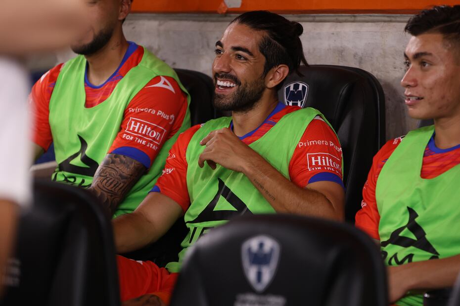 Pizarro finalmente apareció en la banca del Mazatlán. Foto: Imago7.