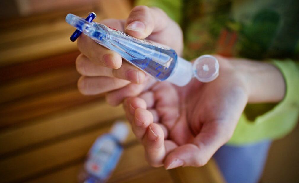 ¿Cuánto tiempo permanece el coronavirus en la piel?