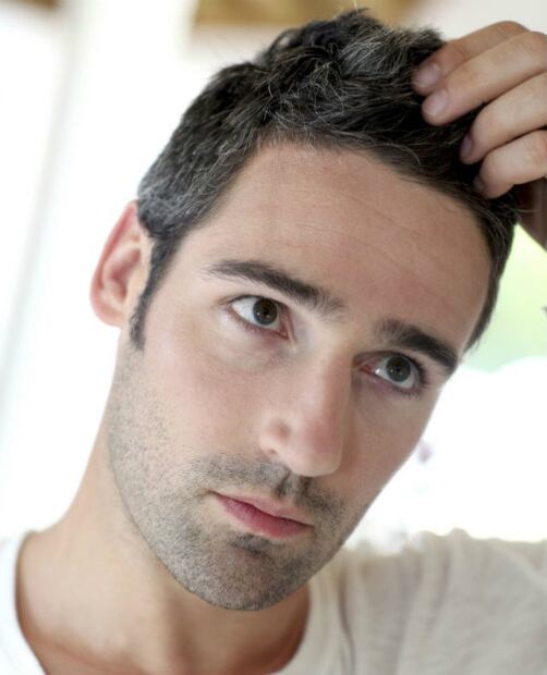 ¿Estrés o genética? El verdadero culpable de tus canas es...