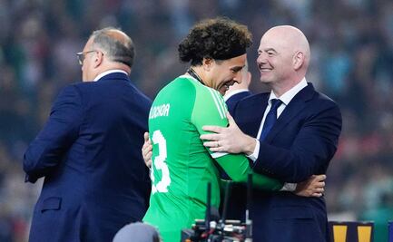 Guillermo Ochoa, aún sin equipo, convivió con famoso cantante en España 