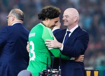 Guillermo Ochoa, aún sin equipo, convivió con famoso cantante en España