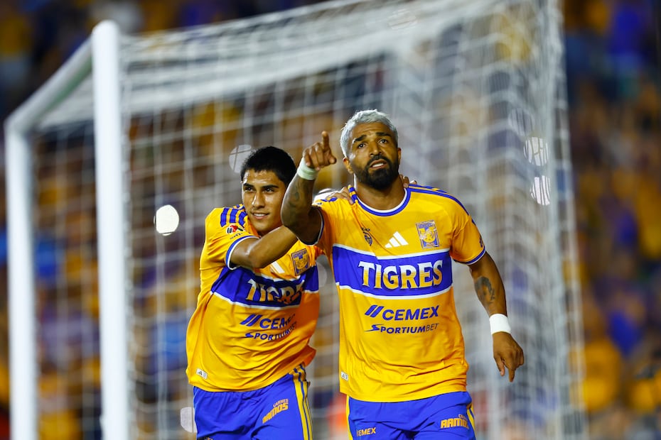 Tigres en festejo de gol, durante la fase regular del torneo Apertura 2026 - Foto: Imago7