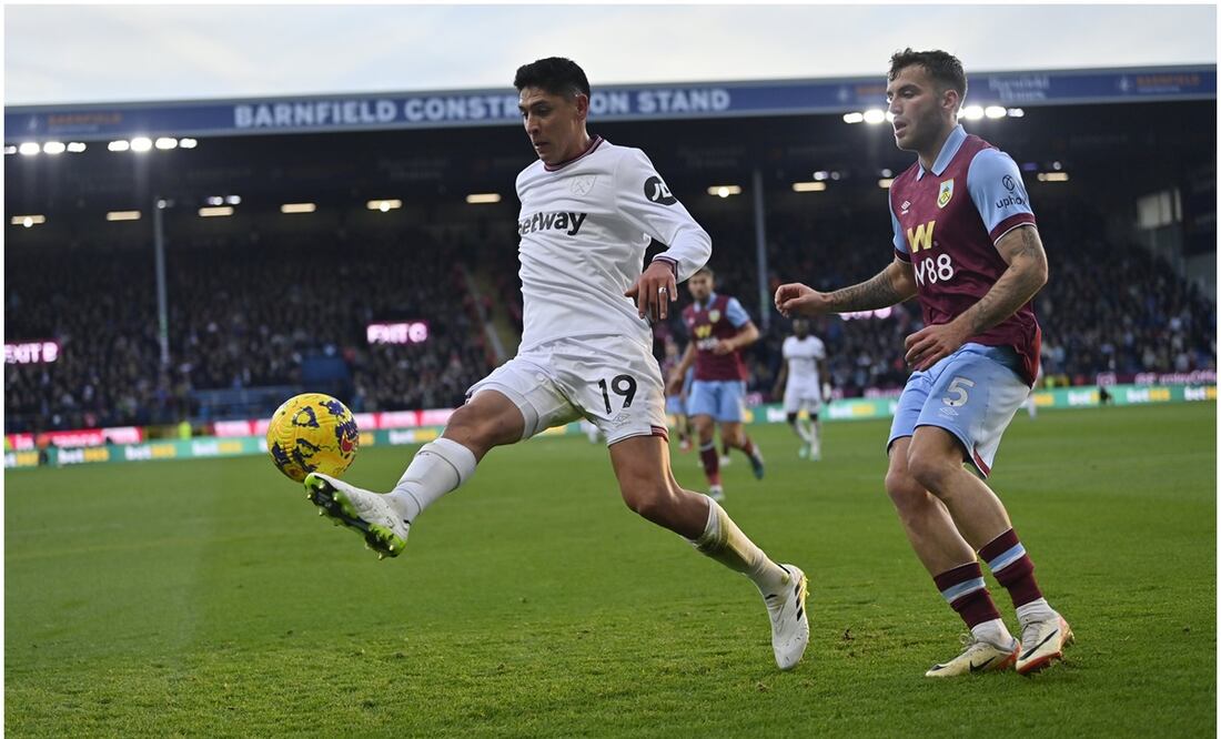 Edson Álvarez en el partido entre el West Ham y el Burnley / FOTO: Twitter @WestHamEspanol