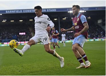 Edson Álvarez y el West Ham consiguen una victoria importante ante el Burnley