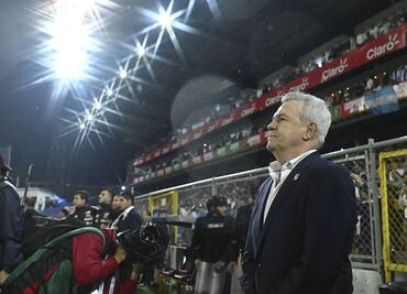 Honduras condena el ataque a Javier Aguirre, pero también pide que se le investigue al técnico del TRI