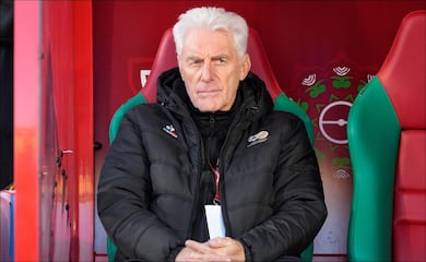 Técnico de Sudáfrica, rival de México, estalla contra el ambiente de la Copa Africana