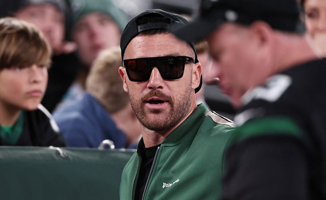 Travis Kelce disfrutando el juego entre New York Jets y Philadelphia Eagles - Foto: AFP