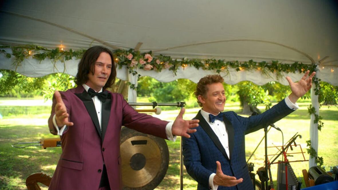 Bill y Ted, aquellos adolescentes atolondrados de hace unos años, ya son padres de familia que pasan el tiempo tratando de componer una canción que valga la pena y hacer que su destino se haga realidad. Eso sí, la historia incluye viajes en el tiempo. (Foto: Hammerstone Studios)