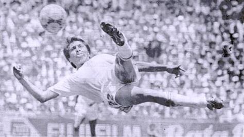 Argentinos enfurecieron con FIFA por ignorar a Maradona y poner gol de Manuel Negrete como el mejor de la historia