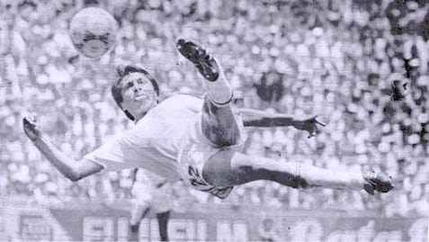 Argentinos enfurecieron con FIFA por ignorar a Maradona y poner gol de Manuel Negrete como el mejor de la historia