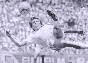 Argentinos enfurecieron con FIFA por ignorar a Maradona y poner gol de Manuel Negrete como el mejor de la historia