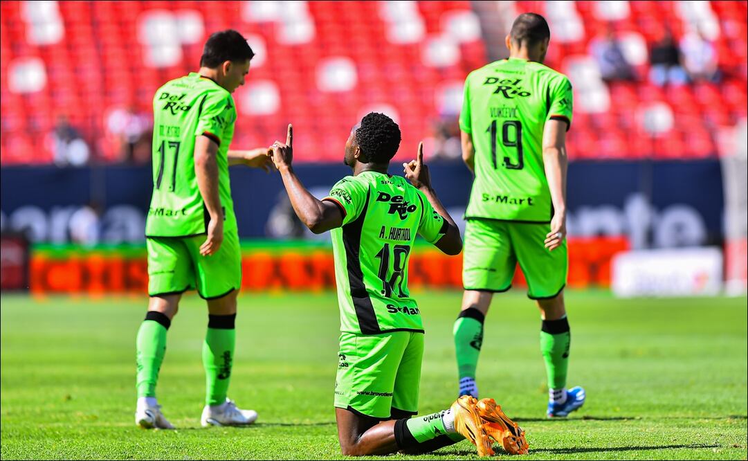 Avilés Hurtado festeja su gol ante el Atlético San Luis. FOTO: Imago7