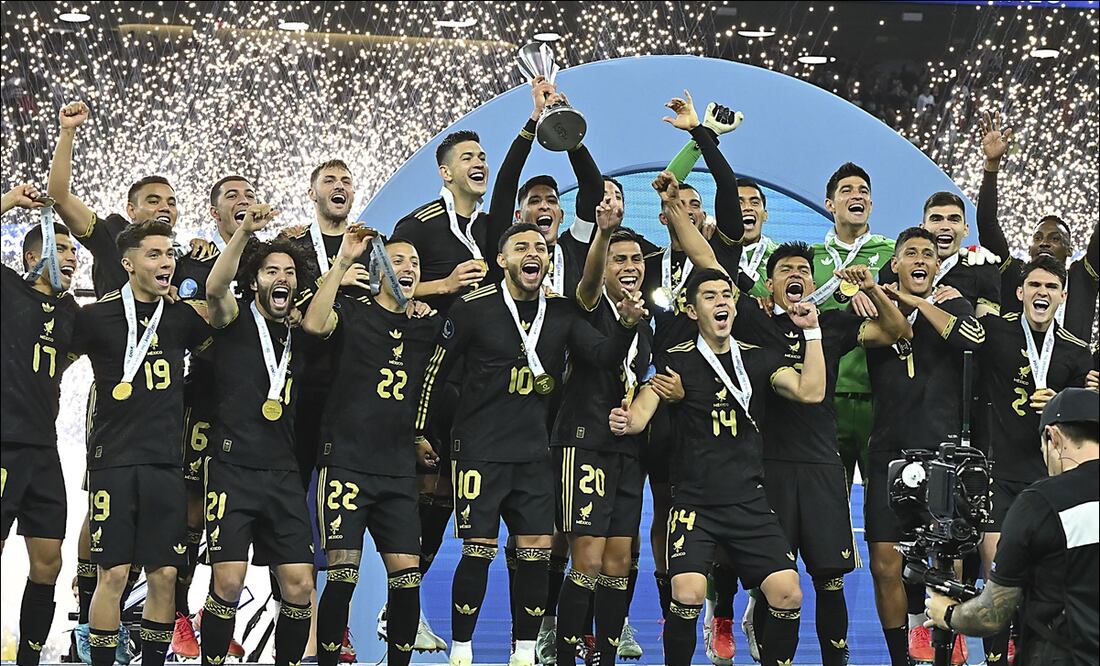 Jugadores de la Selección Mexicana celebran tras conquistar la Concacaf Nations League luego de vencer a Panamá en la Final. FOTO: Imago7